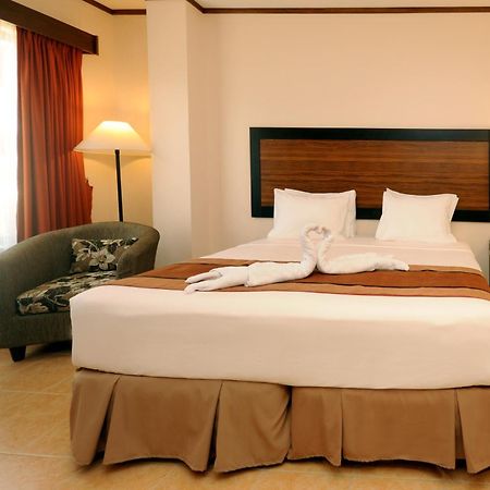 Hotel Tropika Davao Экстерьер фото