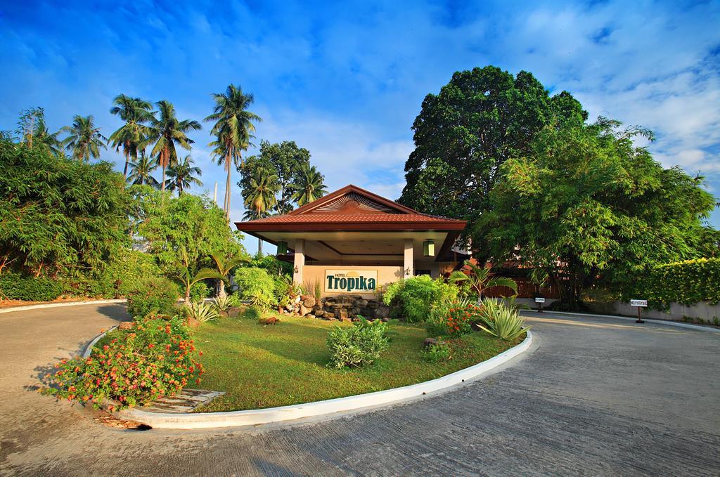 Hotel Tropika Davao Экстерьер фото