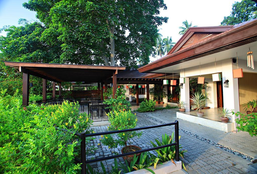 Hotel Tropika Davao Экстерьер фото