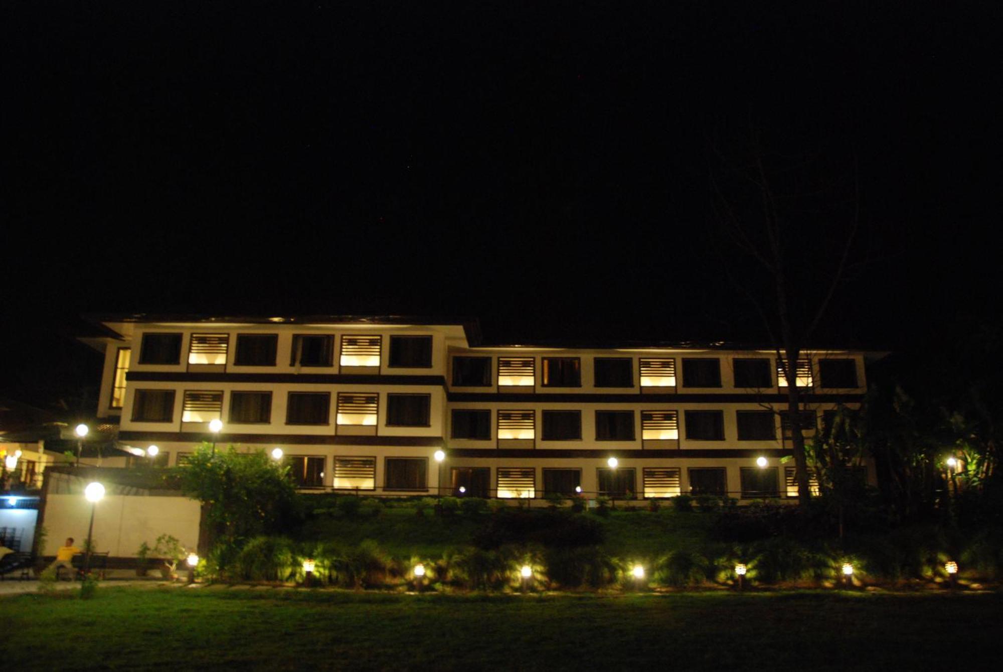 Hotel Tropika Davao Экстерьер фото