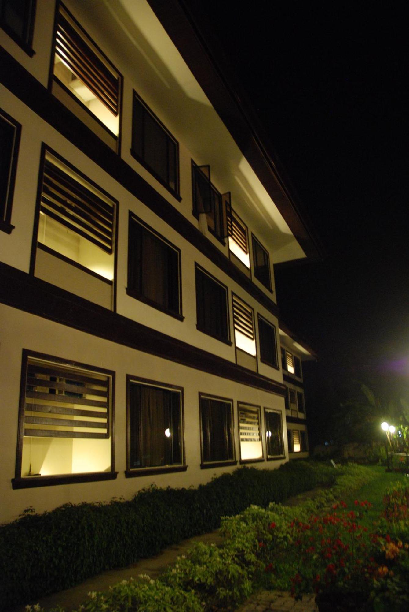 Hotel Tropika Davao Экстерьер фото