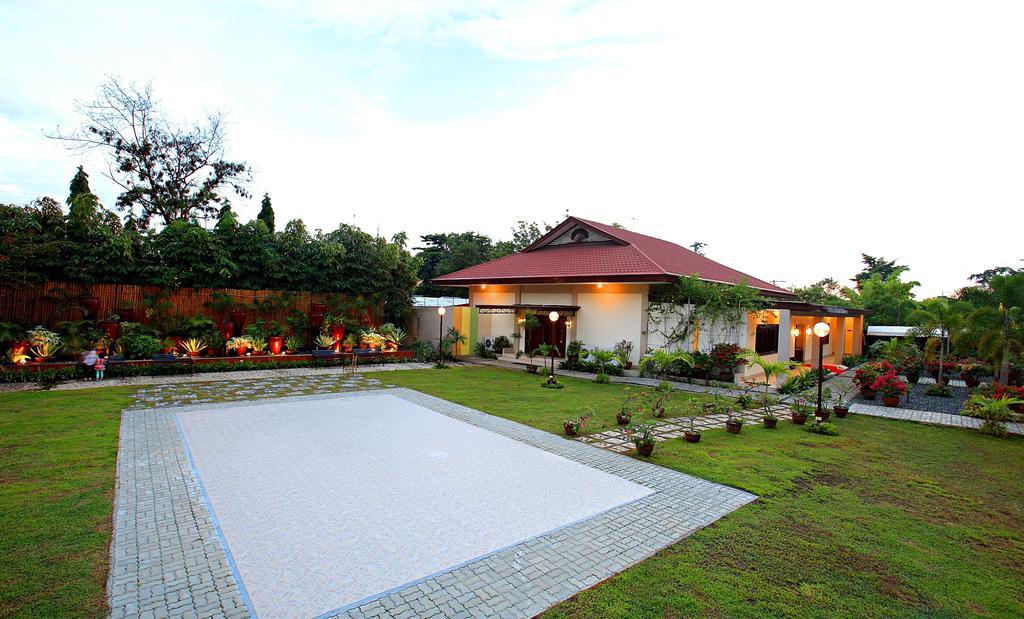 Hotel Tropika Davao Экстерьер фото