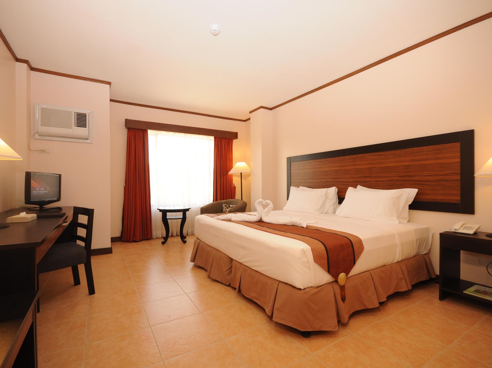 Hotel Tropika Davao Экстерьер фото