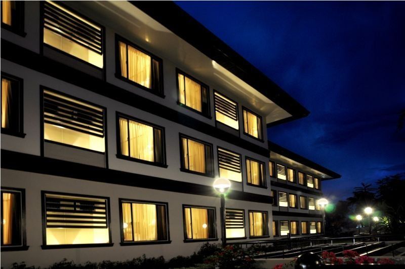 Hotel Tropika Davao Экстерьер фото