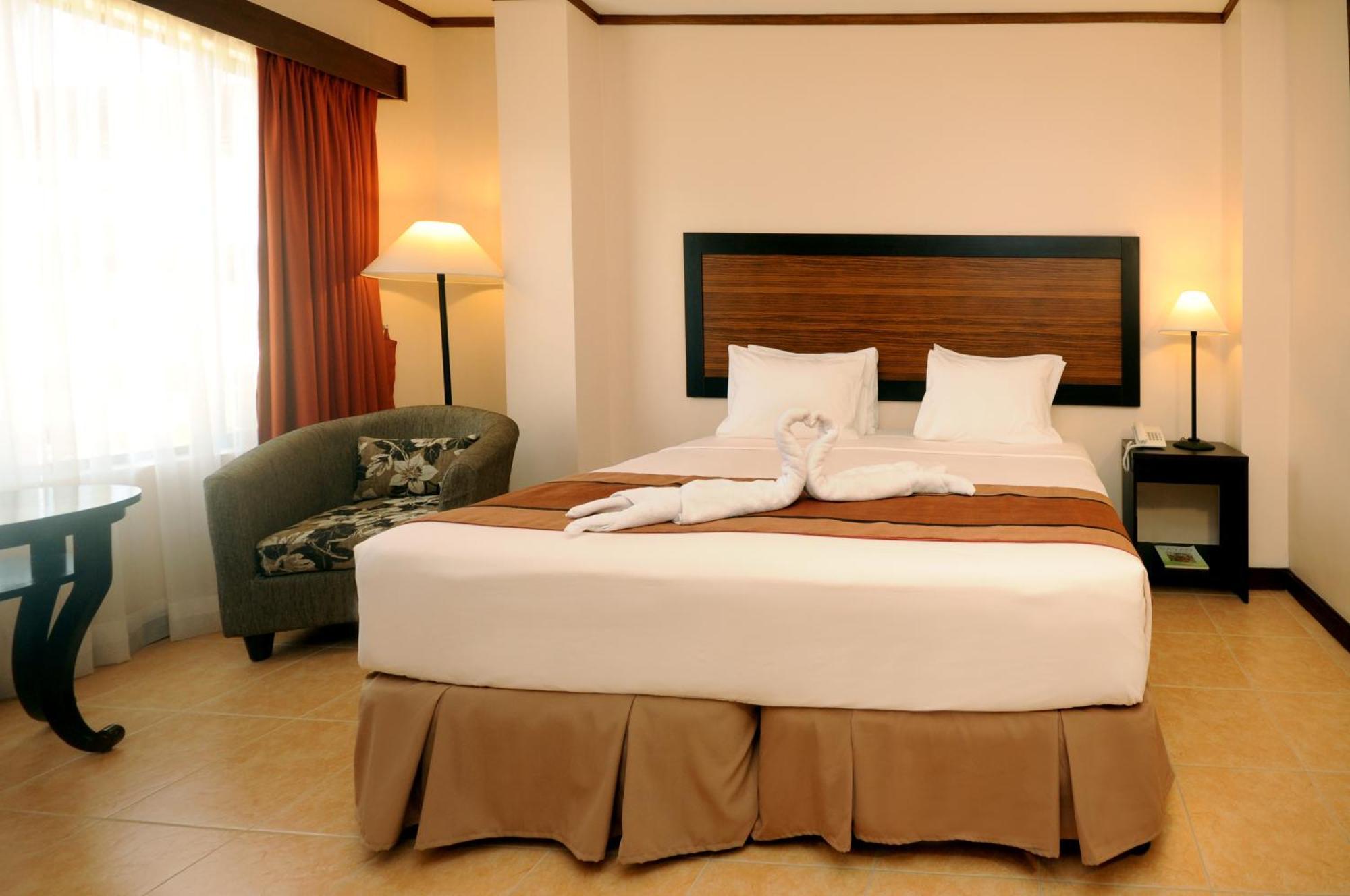 Hotel Tropika Davao Экстерьер фото