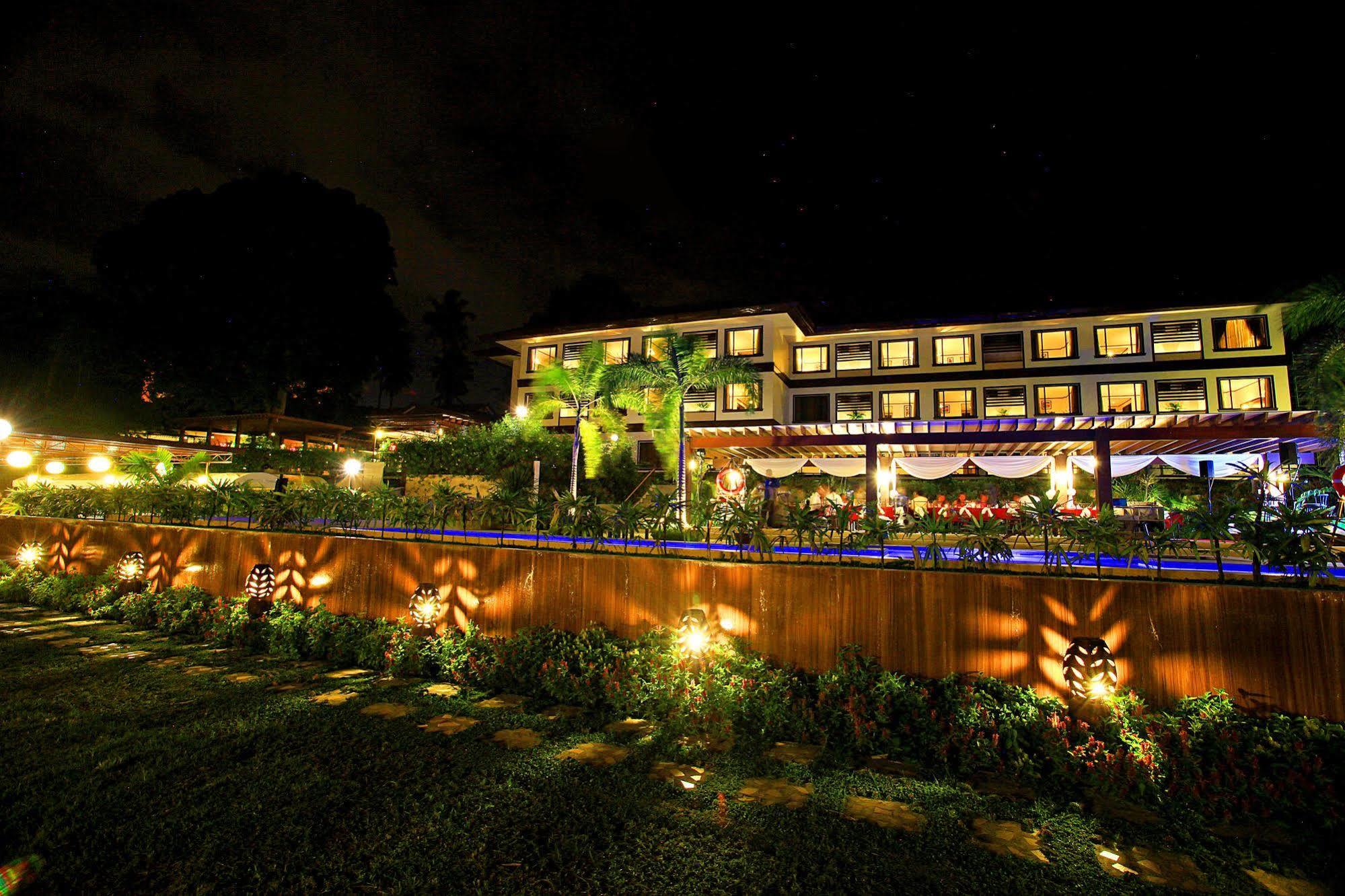 Hotel Tropika Davao Экстерьер фото
