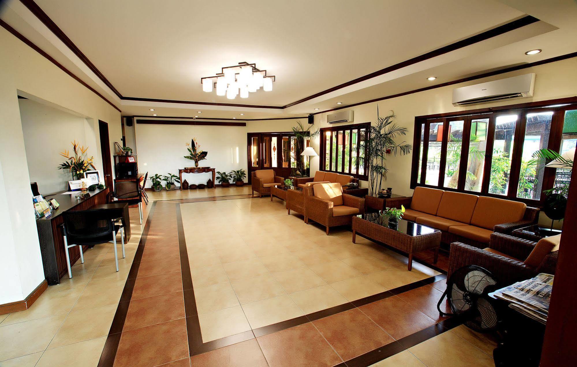 Hotel Tropika Davao Экстерьер фото