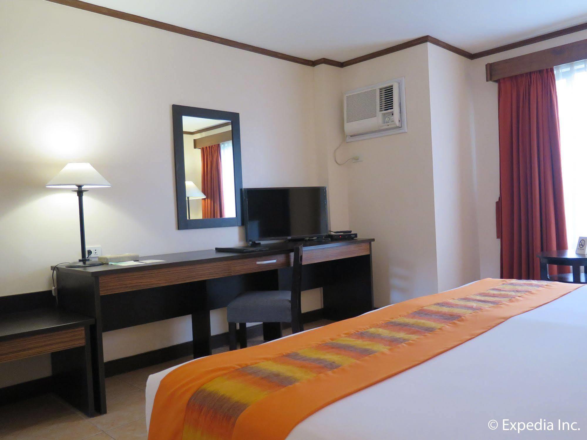 Hotel Tropika Davao Экстерьер фото