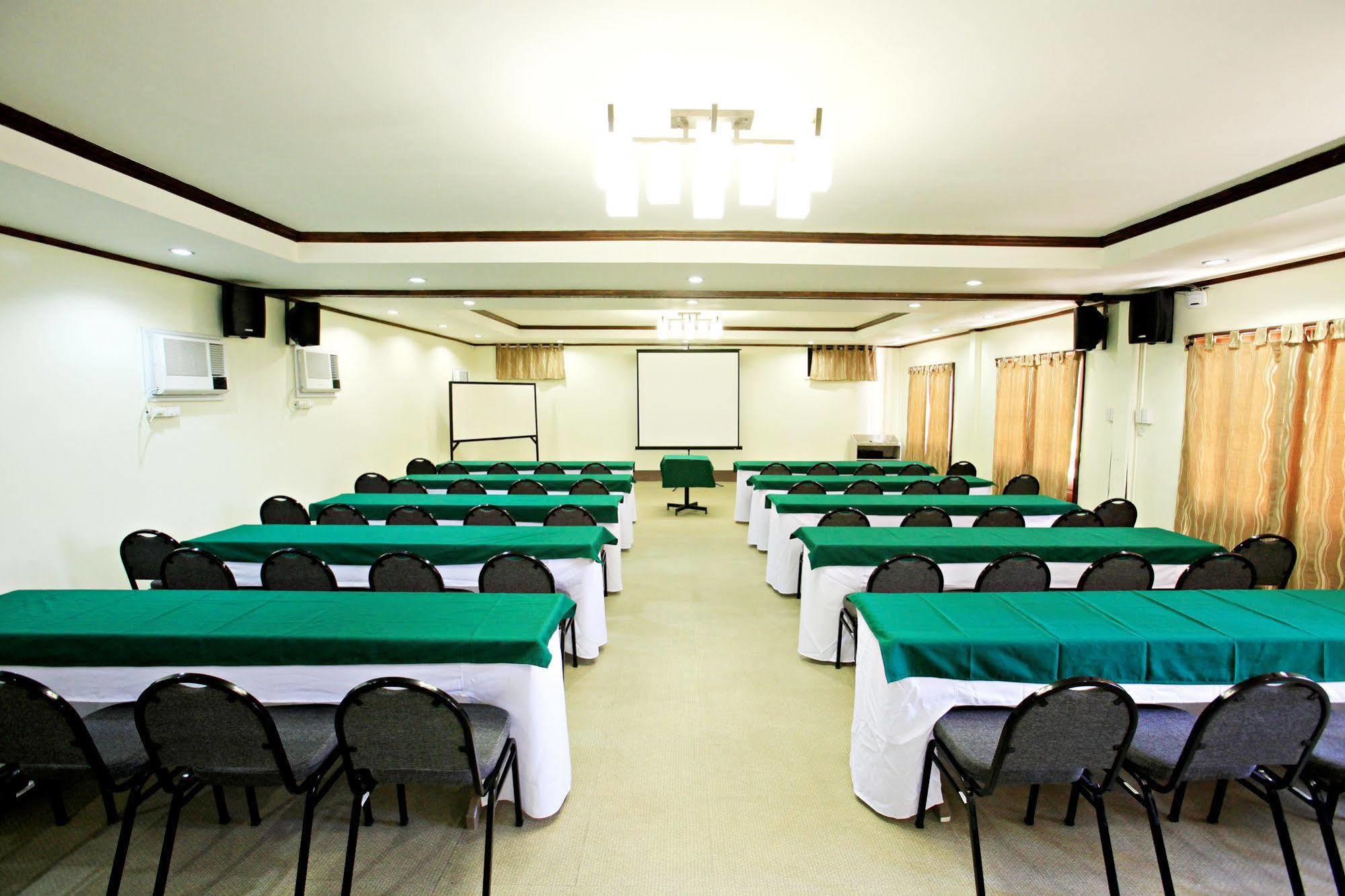 Hotel Tropika Davao Экстерьер фото
