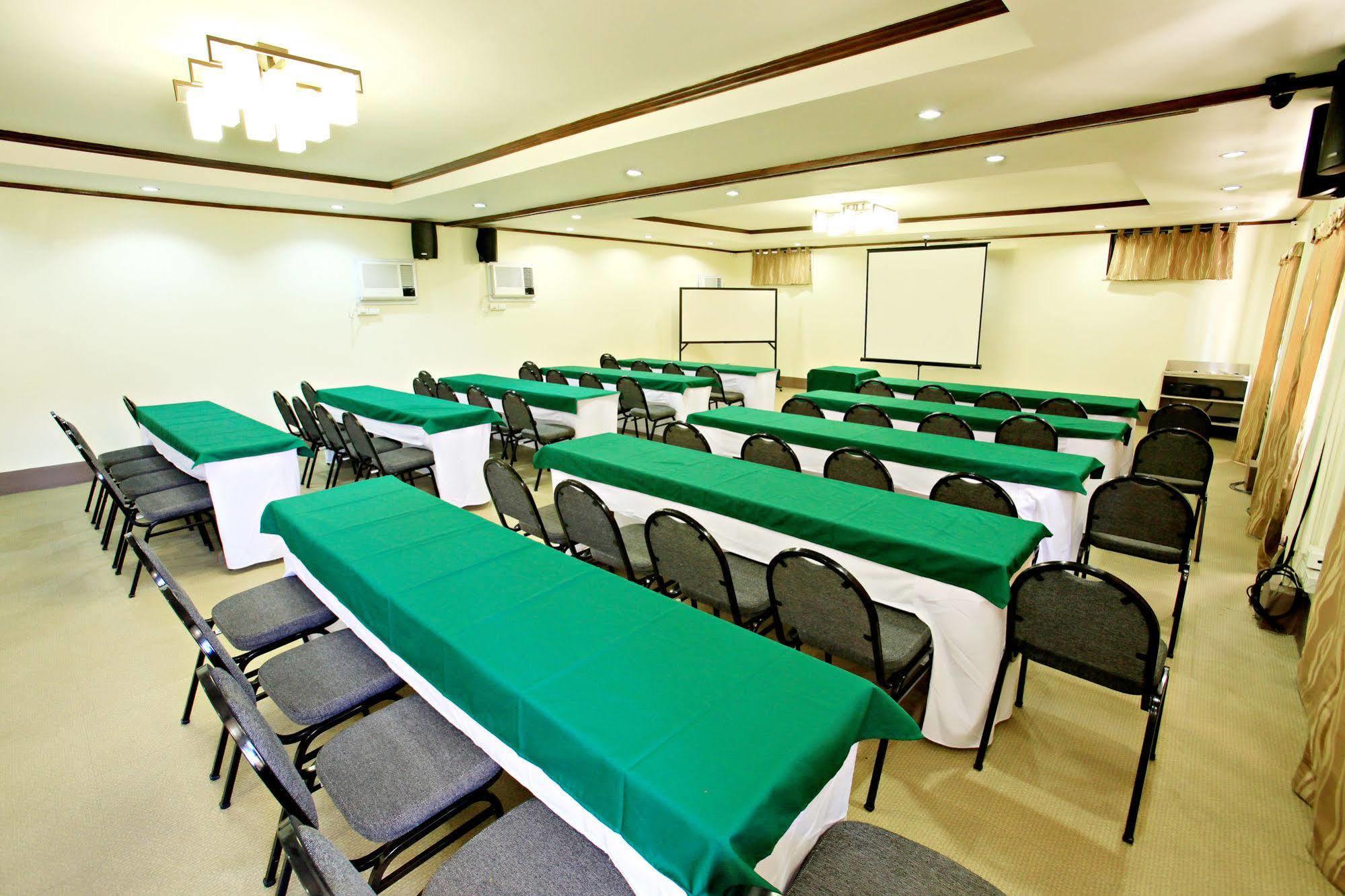 Hotel Tropika Davao Экстерьер фото