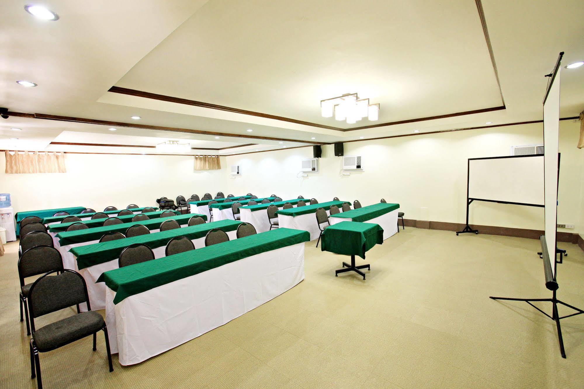 Hotel Tropika Davao Экстерьер фото