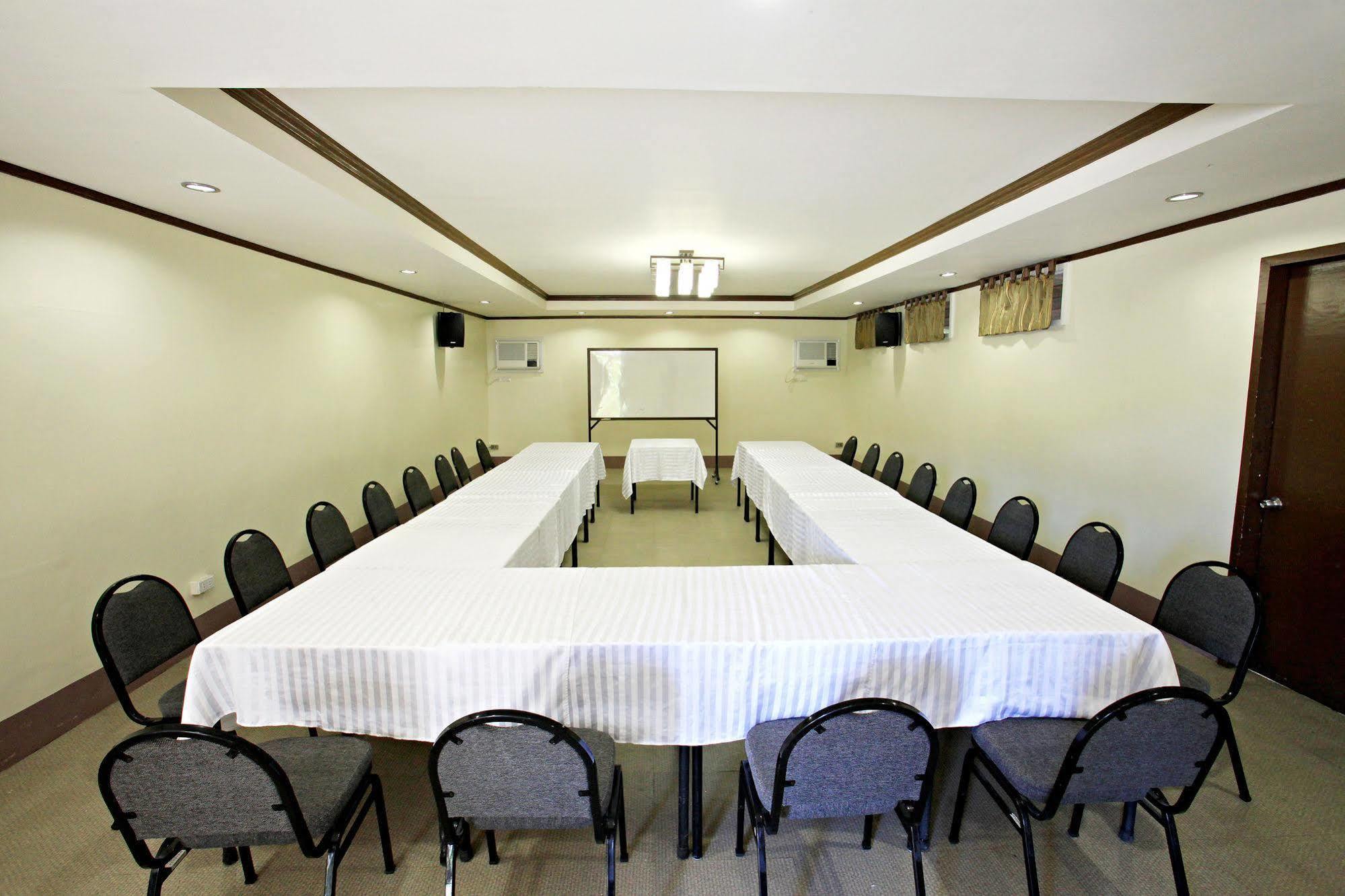 Hotel Tropika Davao Экстерьер фото