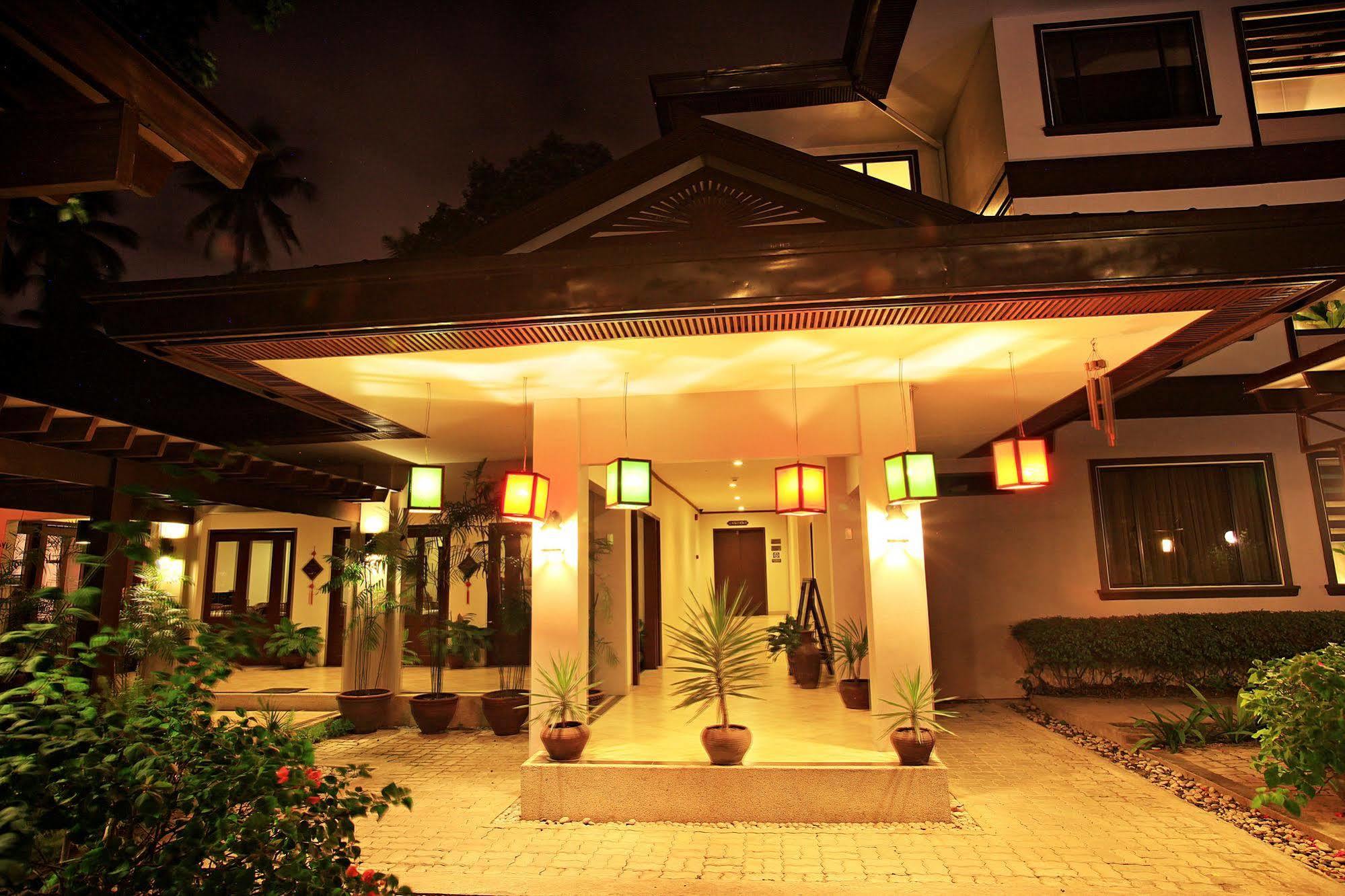 Hotel Tropika Davao Экстерьер фото
