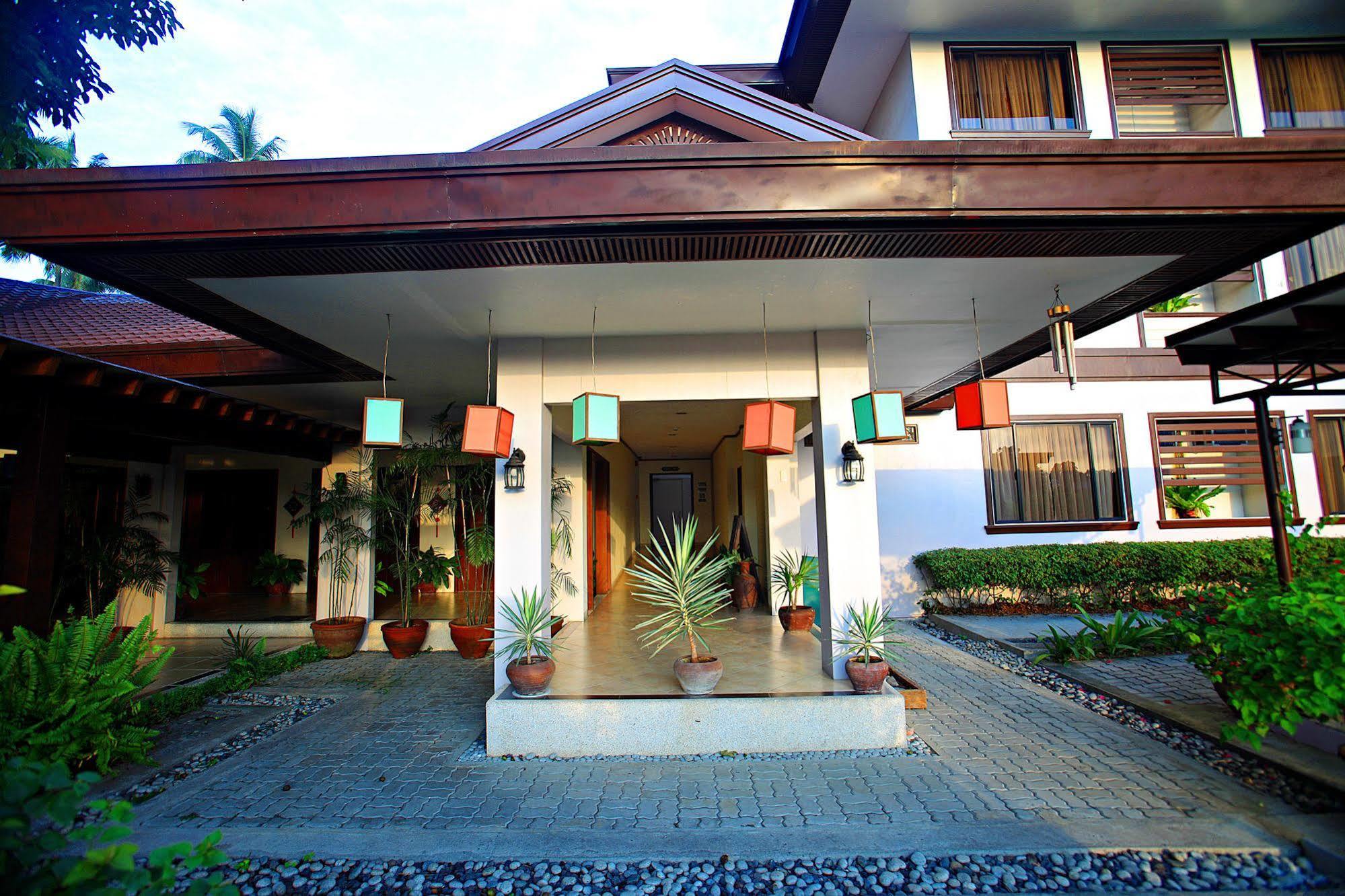 Hotel Tropika Davao Экстерьер фото
