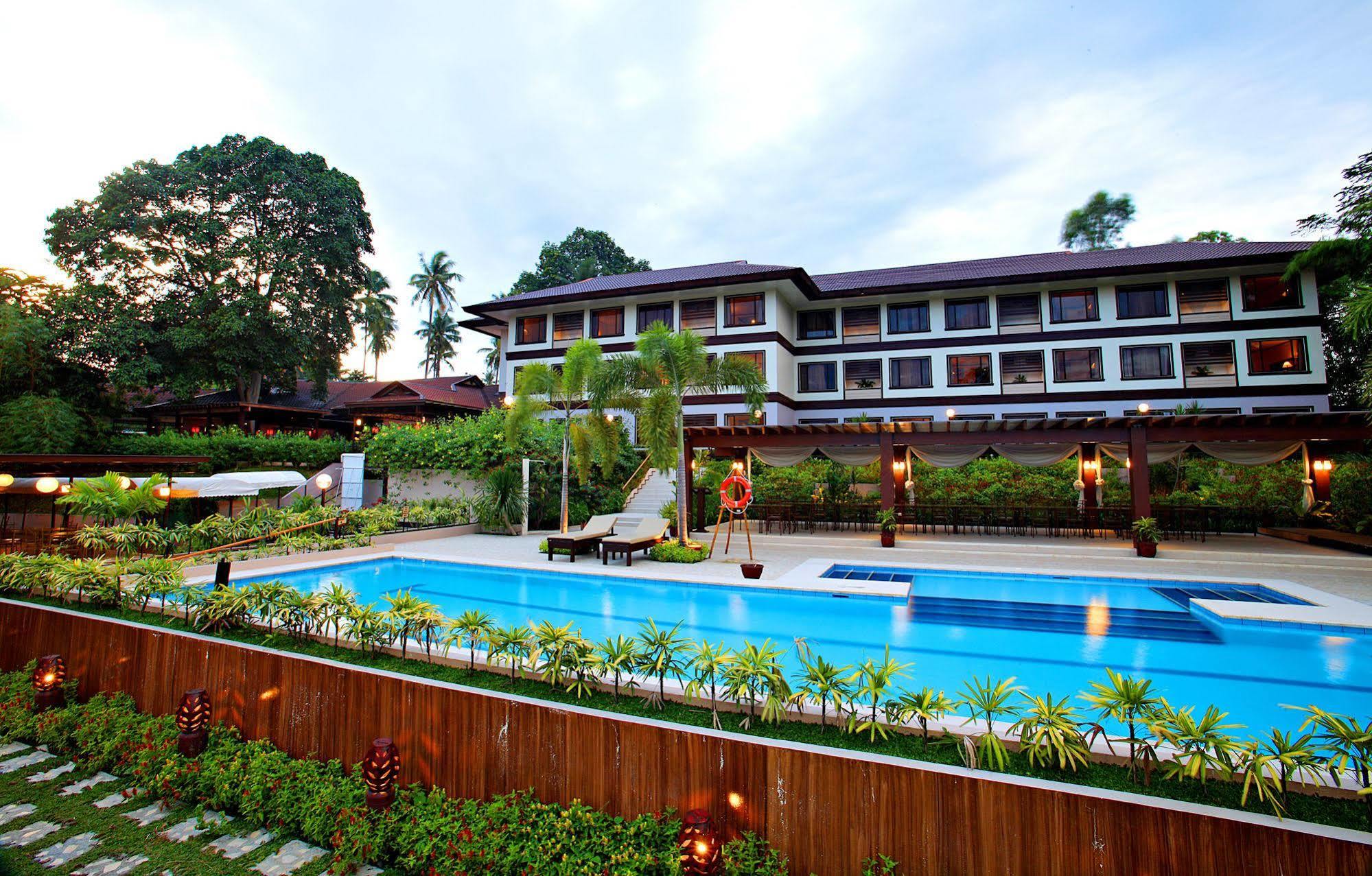 Hotel Tropika Davao Экстерьер фото