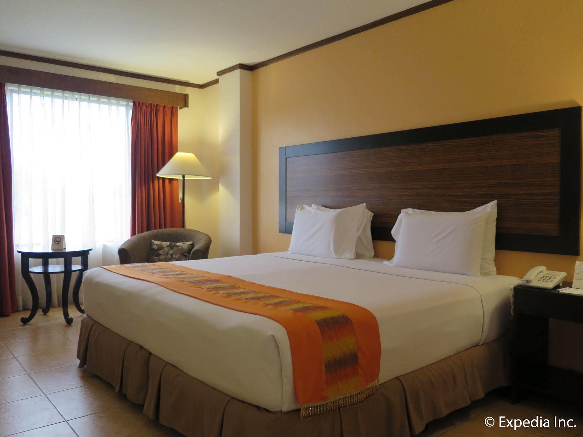 Hotel Tropika Davao Экстерьер фото