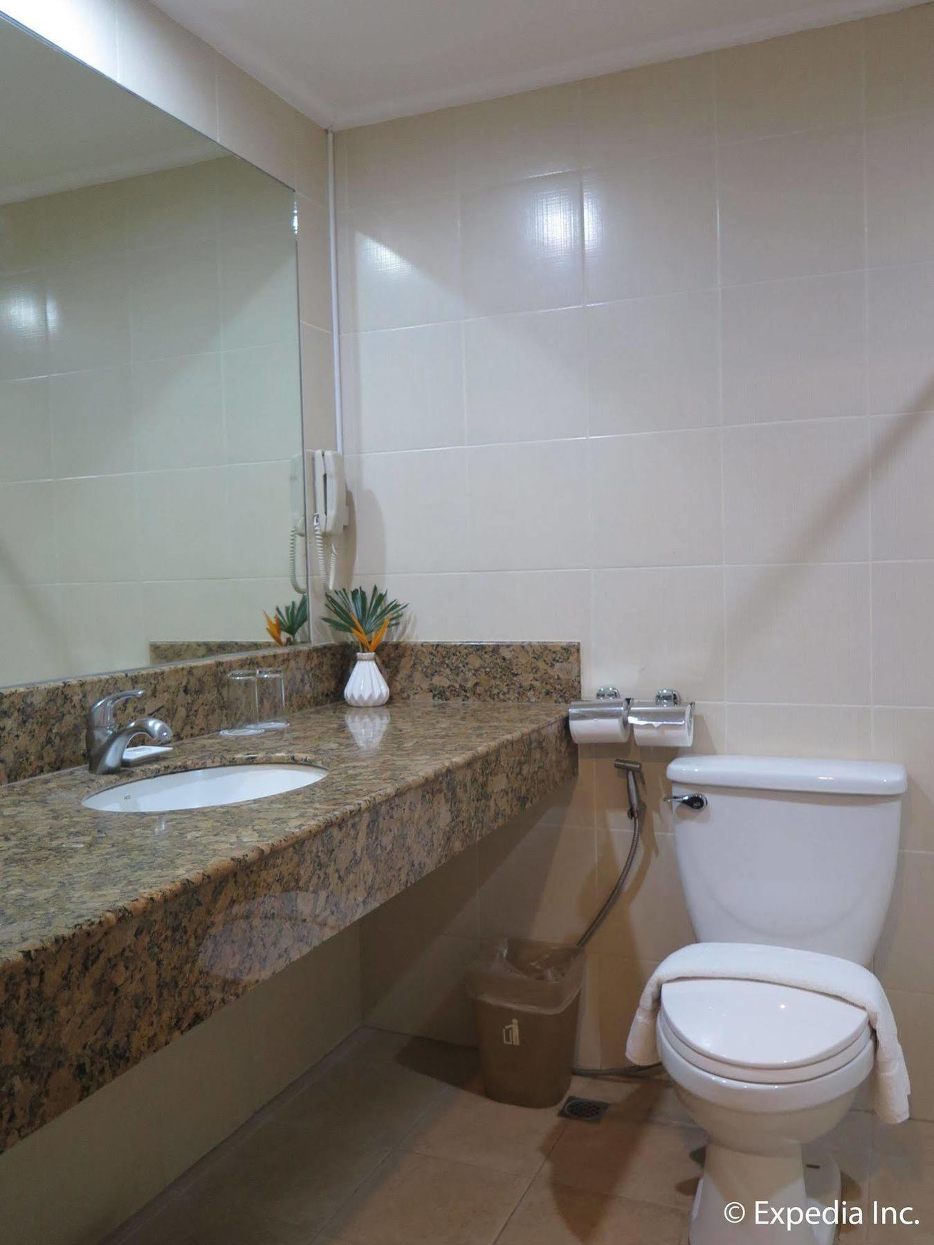 Hotel Tropika Davao Экстерьер фото