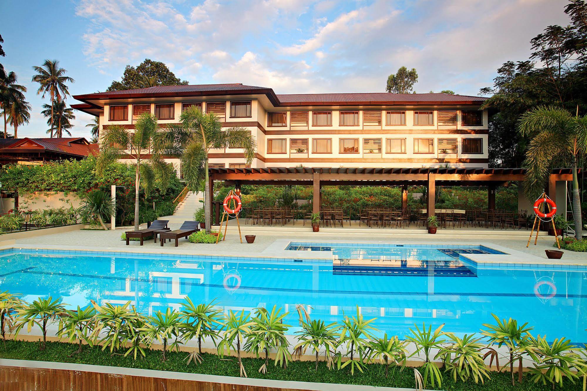 Hotel Tropika Davao Экстерьер фото