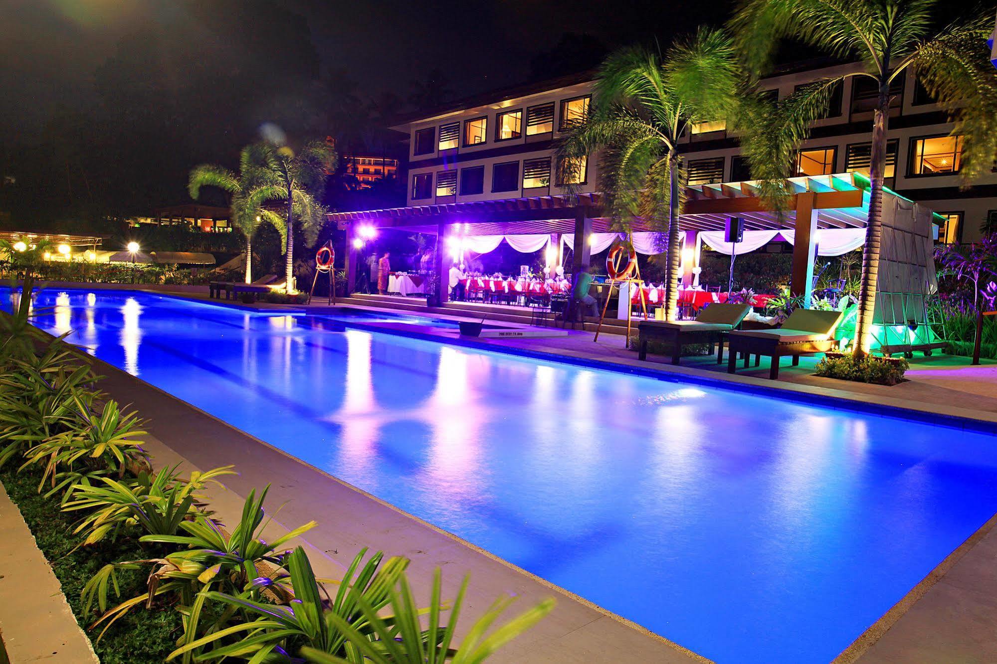 Hotel Tropika Davao Экстерьер фото