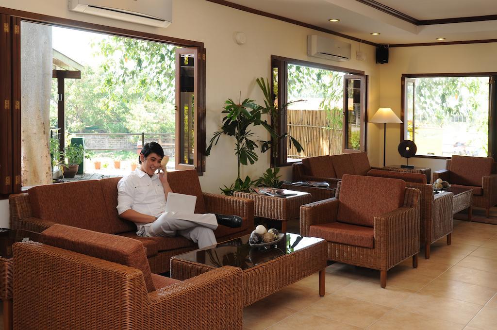 Hotel Tropika Davao Экстерьер фото