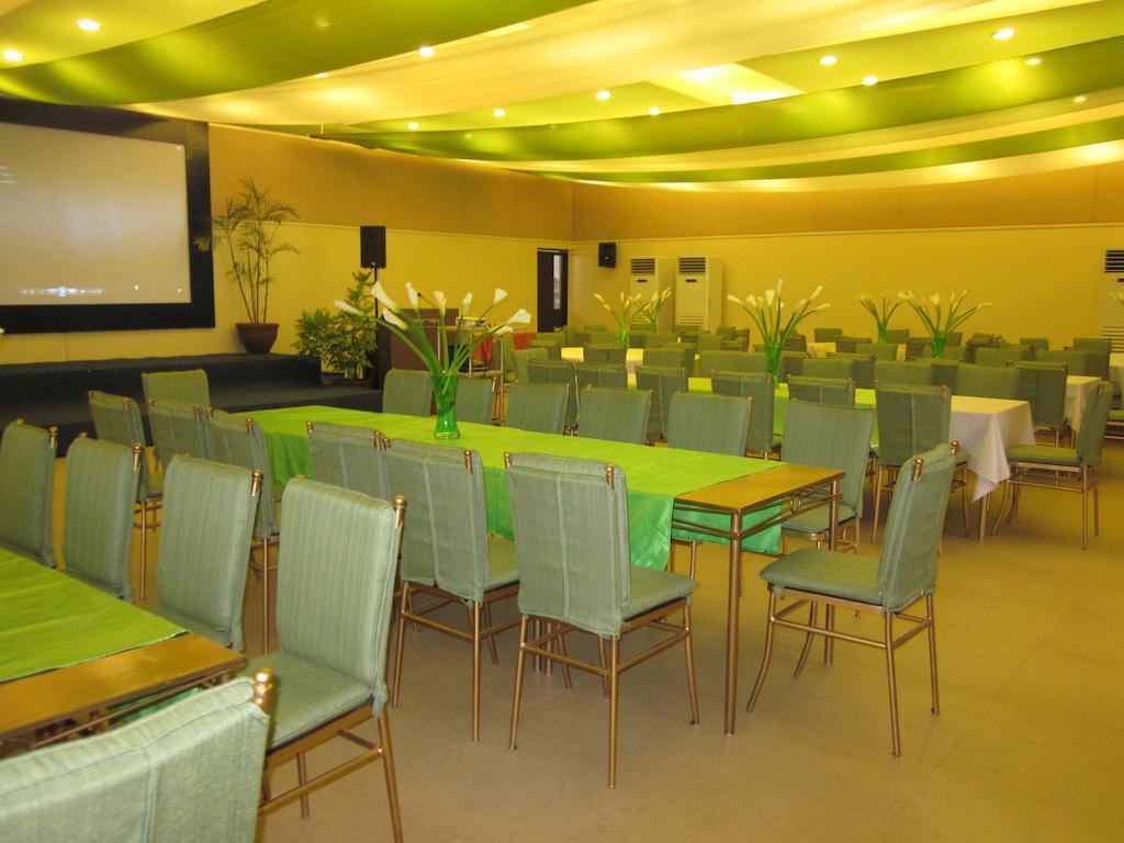 Hotel Tropika Davao Экстерьер фото